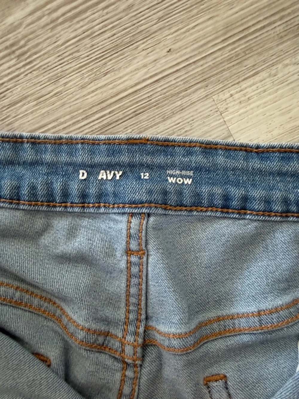 Old Navy Light Wash Rolled Hem Denim Shorts - Picture 2 of 3